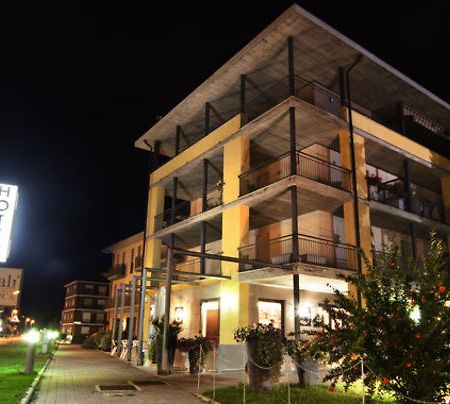 Agora Hotel Каламандрана Экстерьер фото